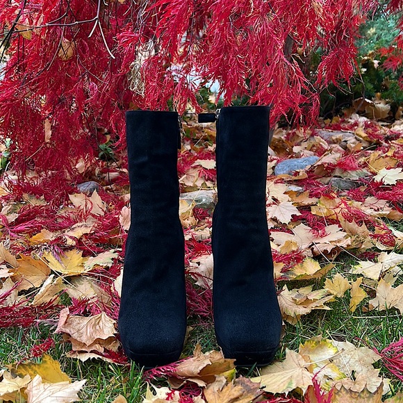 SOLD - Prada black suede platform booties in size 41 (US size 10) - Picture 2 of 7